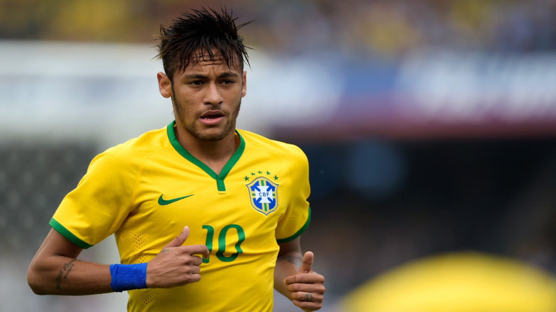 短跑新星闪耀全国田径锦标赛，破纪录夺冠引瞩目